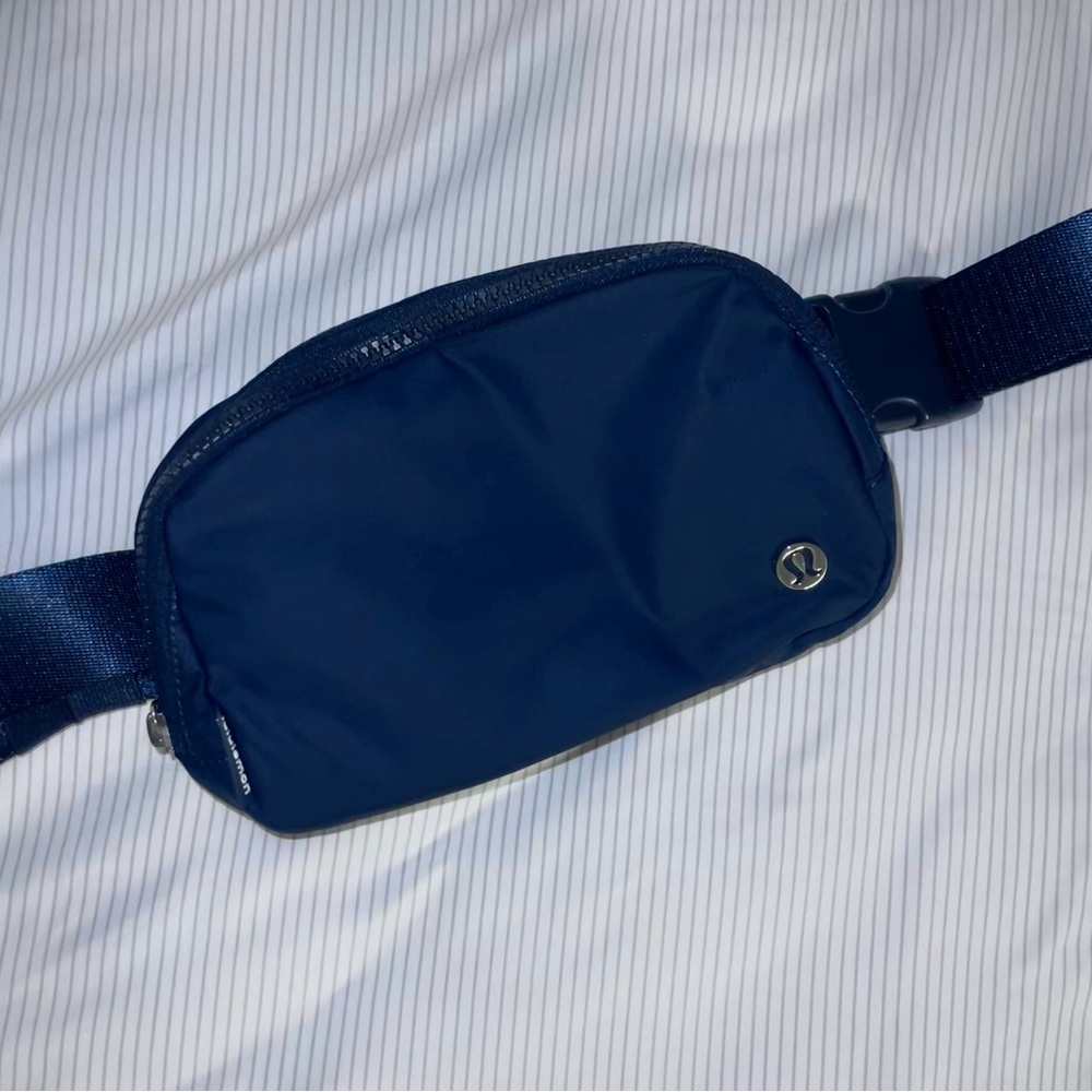 Lululemon Everywhere Belt Bag 1L